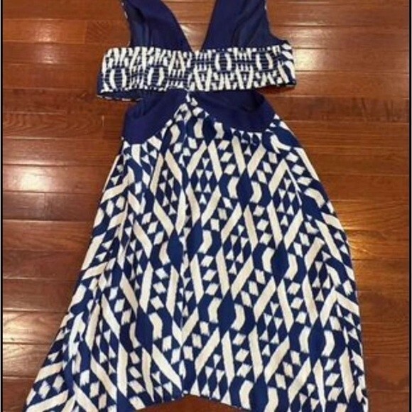 Eclair navy and white cutout dress size medium - Picture 5 of 9